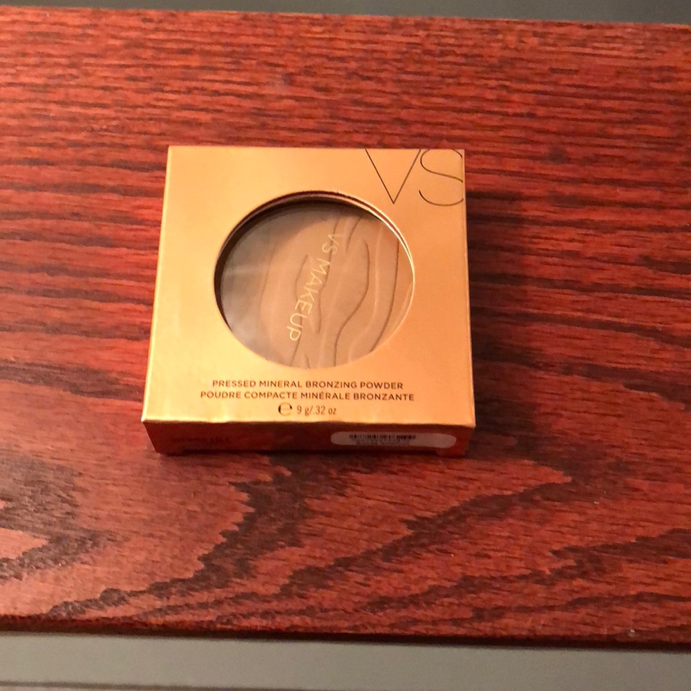 Brand new Victoria Secret bronzer